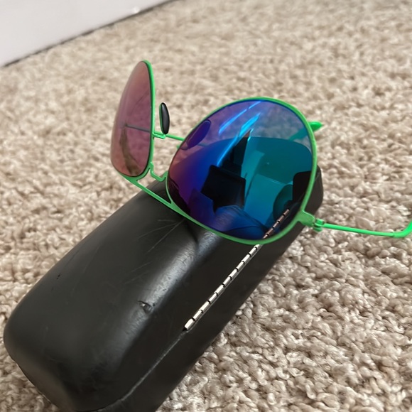 Sunglasses - Picture 4 of 4